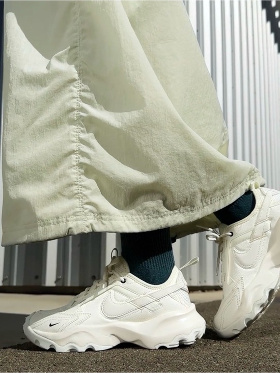 Nike Shoes - Nike TC 7900 Cream